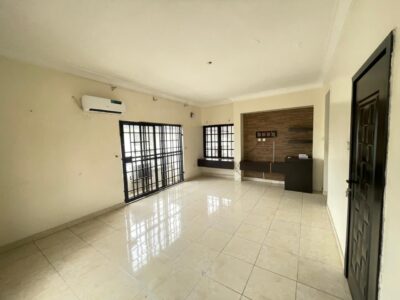 Well maintained 3 bedroom flat in old ikoyi