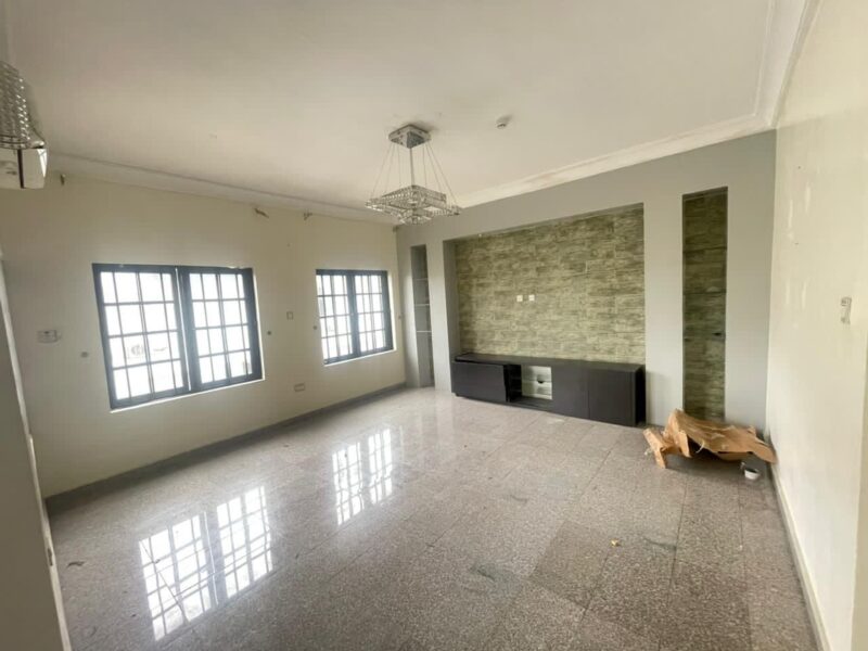 Well maintained 3 bedroom flat in old ikoyi