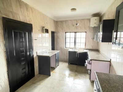 Well maintained 3 bedroom flat in old ikoyi