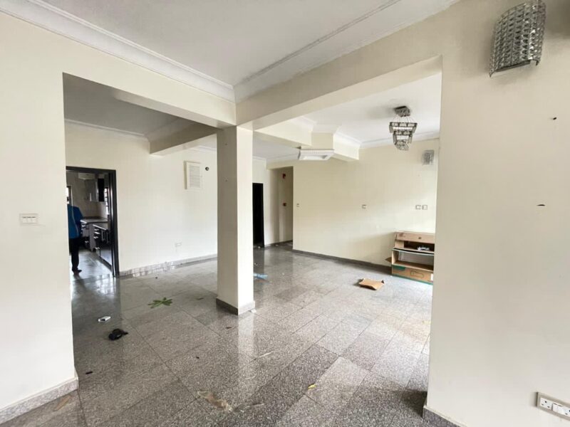 Well maintained 3 bedroom flat in old ikoyi